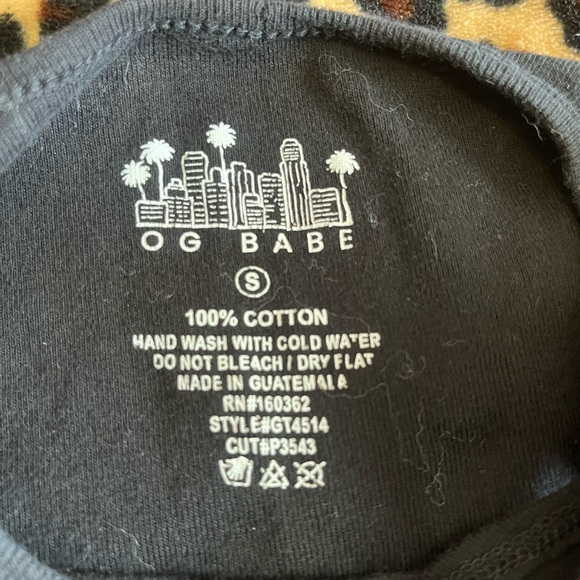 Simple Black crop top - Picture 3 of 3